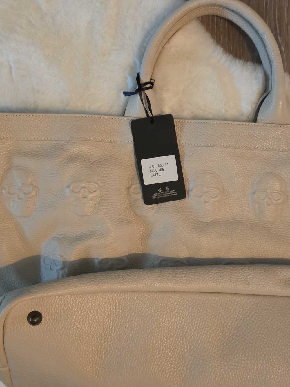 IO Pelle Embossed Skull Tote Bag in Cream NWT - Picture 9 of 9
